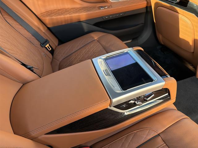 ７シリーズ Ｍ７６０Ｌｉ　ｘＤｒｉｖｅ　後期／Ｖ１２／スカイラウンジルーフ／ＤＭＥ７００ｐｓ・Ｂｏｗｅｒｓ＆Ｗｉｌｋｉｎｓサラウンド／リアエンターテイメント／エグゼクティブラウンジ（27枚目）