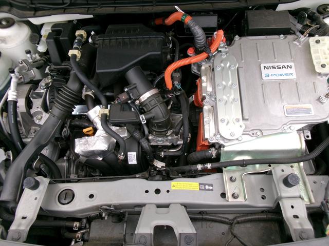 キックス Ｘ　アラウンドビューモニター　ＴＶ　コーナーセンサー　エマージェンシーブレーキ　オートライト　スマートキー　電動格納ミラー　前席シートヒーター　ハンドルヒーター　盗難防止システム　デジタルインナーミラー（31枚目）