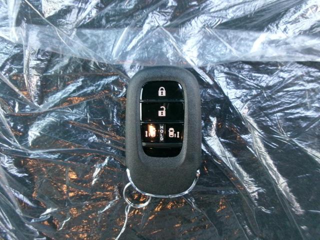Ｎ－ＢＯＸカスタム ターボ　ナビ装着用スペシャルパッケージ　両側パワースライドドア　クリアランスソナー　ロールサンシェード　シートバックテーブル　レーンアシスト　衝突被害軽減システム　オートライト　ホンダセンシング（24枚目）