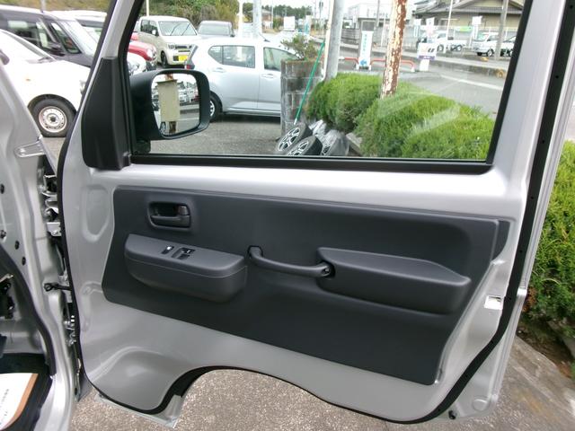 クリッパートラック DX 軽トラック パートタイム4WD 三方開 AT 四輪駆動 レーンサポート コーナーセンサー 衝突軽減ブレーキ アイドリングストップ エアコン パワーステアリング パワーウィンドウ(25枚目)