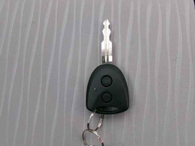 今や欠かせないアイテムとなったキーレス。もちろん付いています。直接キーを差し込まなくてもドアの施錠・開錠が出来ます。ドア回りのキズ防止にもなりますね