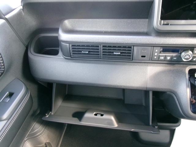 Ｎ－ＢＯＸカスタム ターボコーディネートスタイル　ホンダセンシング　ナビ装着用スペシャルパッケージ　両側パワースライドドア　前席シートヒーター　電動パーキング・ホールド機能　電動格納ミラー　ロールサンシェード　シートバックテーブル（8枚目）