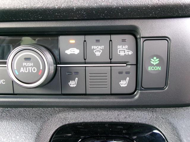 Ｎ－ＢＯＸカスタム ターボ　ホンダセンシング　ナビ装着用スペシャルパッケージ　四輪駆動　両側パワースライドドア　電動パーキング・ホールド機能　前席シートヒーター　電動格納ミラー　ロールサンシェード　シートバックテーブル（3枚目）