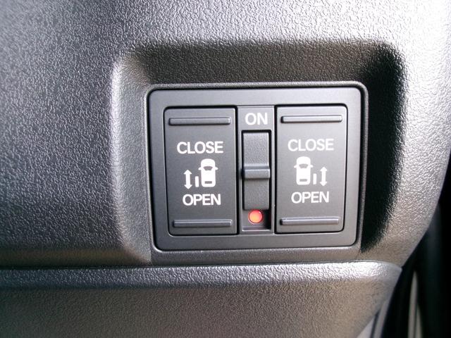 Ｎ－ＢＯＸカスタム ターボ　ホンダセンシング　ナビ装着用スペシャルパッケージ　四輪駆動　両側パワースライドドア　電動パーキング・ホールド機能　前席シートヒーター　電動格納ミラー　ロールサンシェード　シートバックテーブル（5枚目）