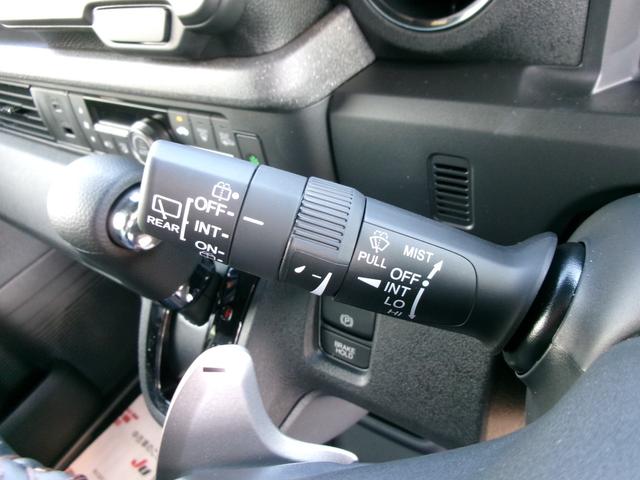 Ｎ－ＢＯＸカスタム ターボ　ホンダセンシング　ナビ装着用スペシャルパッケージ　四輪駆動　両側パワースライドドア　電動パーキング・ホールド機能　前席シートヒーター　電動格納ミラー　ロールサンシェード　シートバックテーブル（15枚目）