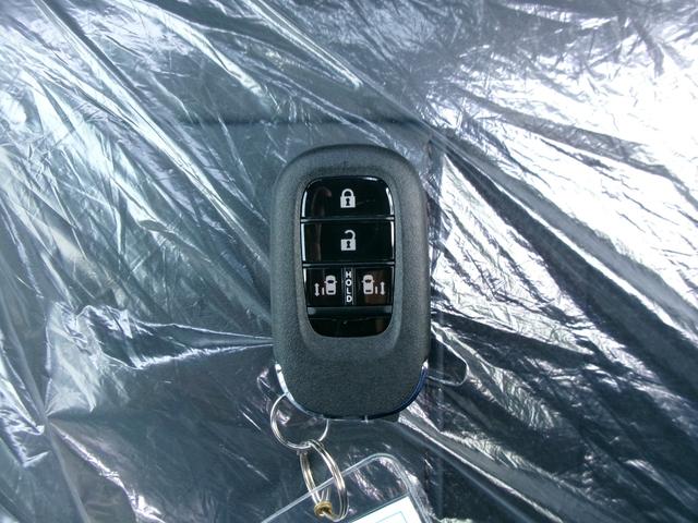 Ｎ－ＢＯＸカスタム ターボ　ホンダセンシング　ナビ装着用スペシャルパッケージ　四輪駆動　両側パワースライドドア　電動パーキング・ホールド機能　前席シートヒーター　電動格納ミラー　ロールサンシェード　シートバックテーブル（21枚目）