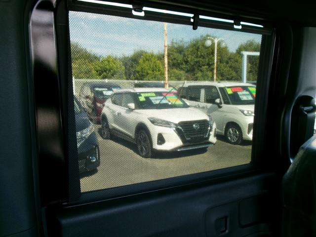 Ｎ－ＢＯＸカスタム ターボ　ホンダセンシング　ナビ装着用スペシャルパッケージ　四輪駆動　両側パワースライドドア　電動パーキング・ホールド機能　前席シートヒーター　電動格納ミラー　ロールサンシェード　シートバックテーブル（50枚目）
