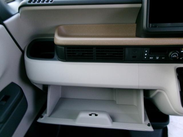 Ｎ－ＢＯＸ ファッションスタイル　ホンダセンシング　ナビ装着用スペシャルパッケージ　２トーン　両側パワースライドドア　ロールサンシェード　シートバックテーブル　左右独立リアセンターアームレスト　前席シートヒーター　プッシュスタート（8枚目）