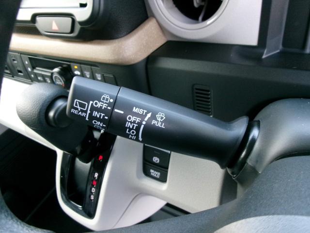 Ｎ－ＢＯＸ ファッションスタイル　ホンダセンシング　ナビ装着用スペシャルパッケージ　２トーン　両側パワースライドドア　ロールサンシェード　シートバックテーブル　左右独立リアセンターアームレスト　前席シートヒーター　プッシュスタート（15枚目）