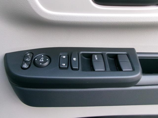 Ｎ－ＢＯＸ ファッションスタイル　ホンダセンシング　ナビ装着用スペシャルパッケージ　２トーン　両側パワースライドドア　ロールサンシェード　シートバックテーブル　左右独立リアセンターアームレスト　前席シートヒーター　プッシュスタート（20枚目）