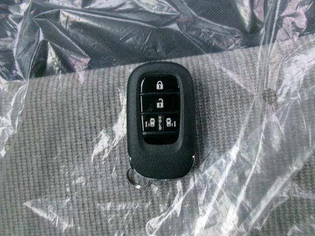 Ｎ－ＢＯＸ ファッションスタイル　ホンダセンシング　ナビ装着用スペシャルパッケージ　２トーン　両側パワースライドドア　ロールサンシェード　シートバックテーブル　左右独立リアセンターアームレスト　前席シートヒーター　プッシュスタート（21枚目）