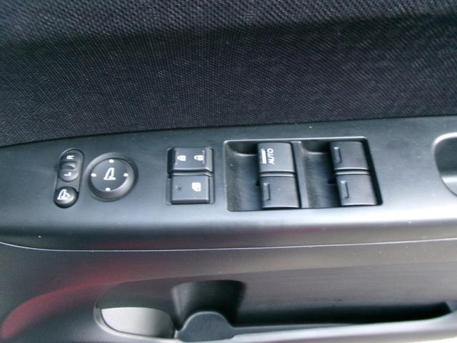 Ｎ－ＢＯＸカスタム ２トーンカラースタイル　Ｇ・Ｌパッケージ　ワンオーナー　両側スライド　片側パワースライドドア　社外ナビ　ワンセグテレビ　ＣＤ　ＳＤ　オートライト　フォグランプ　アイドリングストップ　電動格納ミラー　ベンチシート　盗難防止システム（6枚目）