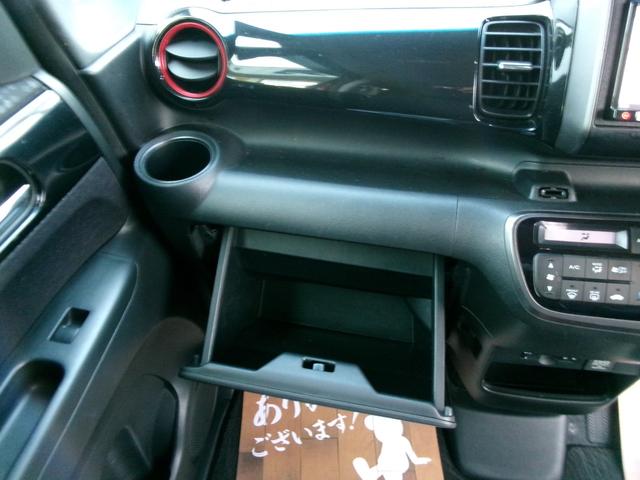Ｎ－ＢＯＸカスタム ２トーンカラースタイル　Ｇ・Ｌパッケージ　ワンオーナー　両側スライド　片側パワースライドドア　社外ナビ　ワンセグテレビ　ＣＤ　ＳＤ　オートライト　フォグランプ　アイドリングストップ　電動格納ミラー　ベンチシート　盗難防止システム（8枚目）