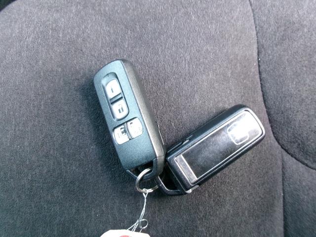 Ｎ－ＢＯＸカスタム Ｇ・Ｌホンダセンシング　ホンダセンシング　前後ドライブレコーダー　ナビ　フルセグテレビ　ＣＤ　ＤＶＤ　ＵＳＢ　Ｂｌｕｅｔｏｏｔｈ　ＥＴＣ　バックモニター　充電ソケット　ロールサンシェード　電動格納ミラー　前席シートヒーター（28枚目）