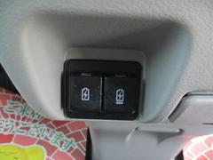 開け閉めラクラク電動スライドドア♪荷物が多いときなど大変助かりますね！ 5