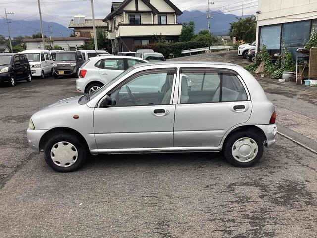 ヴィヴィオ ｅｍ　マニュアル車　パワーウィンドウ　平成６年式（9枚目）