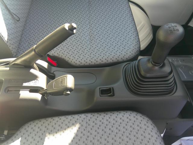 キャリイトラック KCエアコン・パワステ農繁仕様 4WD 届け出済み未使用車(18枚目)