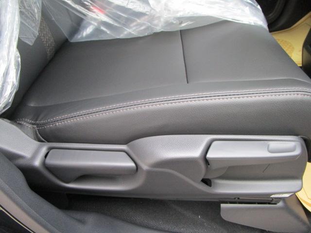 運転席シートリフター　革調シート