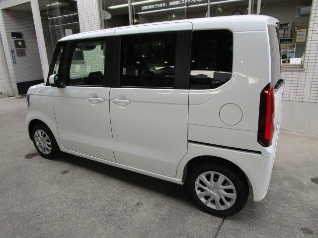 N-BOX ベースグレード メーカーオプション右(両側)電動スライドドア/後席用シートバックテーブル/後席用アームレスト/オートリトラミラー オプション色 衝突軽減ブレーキ メーカー保証継承渡し 届出済未使用車(5枚目)