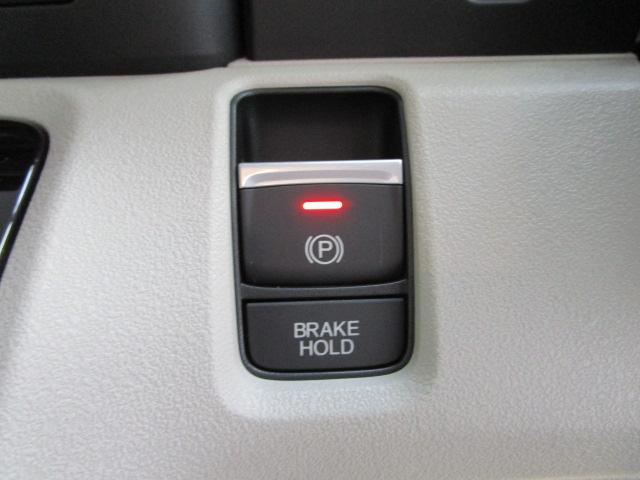 N-BOX ベースグレード 4WD メーカーオプション右(両側)電動スライドドア/後席用シートバックテーブル/後席用アームレスト/オートリトラミラー オプション色 衝突軽減ブレーキ メーカー保証継承渡し 届出済未使用車(12枚目)