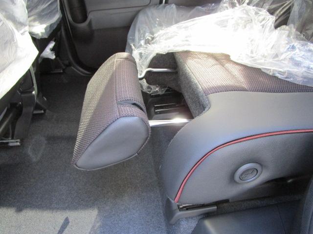 後席用左右オットマン