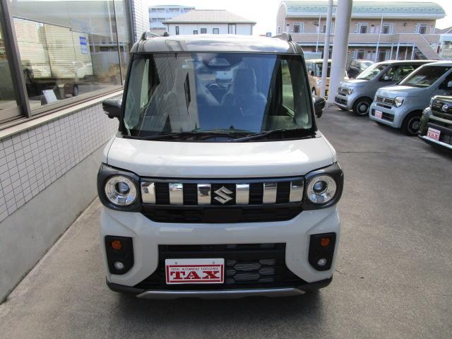 スペーシアギア ハイブリッドＸＺ　ターボ　４ＷＤ　９インチ全方位モニター付ナビ／全車速追従機能付アダプティブクルーズ／ステアリングヒーター／両側パワースライドドア／衝突軽減ブレーキ　２トーン色　メーカー保証継承渡し　届出済未使用車（3枚目）