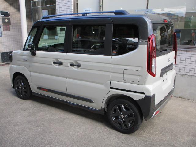 スペーシアギア ハイブリッドＸＺ　ターボ　４ＷＤ　９インチ全方位モニター付ナビ／全車速追従機能付アダプティブクルーズ／ステアリングヒーター／両側パワースライドドア／衝突軽減ブレーキ　２トーン色　メーカー保証継承渡し　届出済未使用車（5枚目）