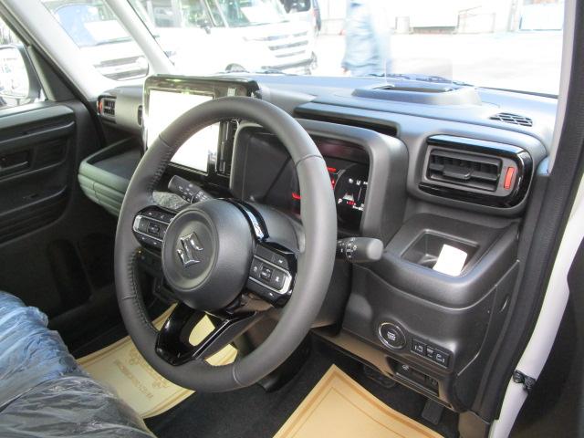 スペーシアギア ハイブリッドＸＺ　ターボ　４ＷＤ　９インチ全方位モニター付ナビ／全車速追従機能付アダプティブクルーズ／ステアリングヒーター／両側パワースライドドア／衝突軽減ブレーキ　２トーン色　メーカー保証継承渡し　届出済未使用車（10枚目）