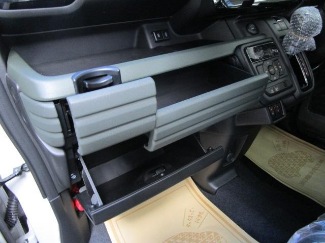 スペーシアギア ハイブリッドＸＺ　ターボ　４ＷＤ　９インチ全方位モニター付ナビ／全車速追従機能付アダプティブクルーズ／ステアリングヒーター／両側パワースライドドア／衝突軽減ブレーキ　２トーン色　メーカー保証継承渡し　届出済未使用車（28枚目）