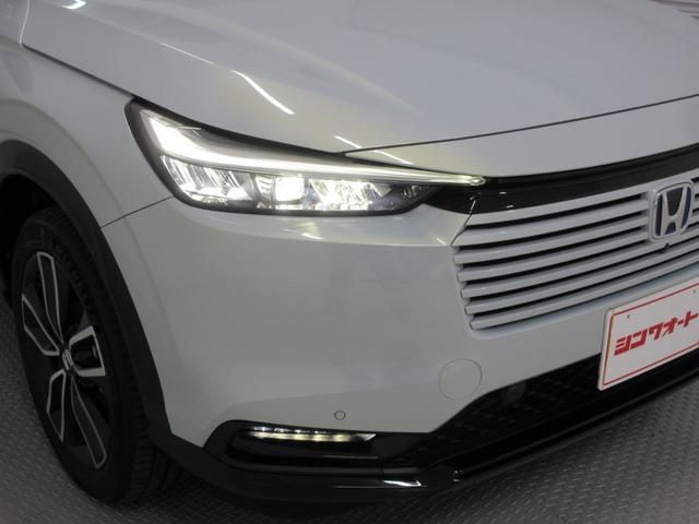 ヴェゼル ｅ：ＨＥＶ　Ｚ・ＰＬａＹパッケージ　登録済み未使用車　４ＷＤ　ホンダセンシング　パノラマルーフ　ホンダコネクトナビ　フルセグＴＶ　スマホ連携　全周囲カメラ　プレミアムオーディオ１０スピーカー　ＥＴＣ２．０　置くだけ充電　パワーバックドア（52枚目）