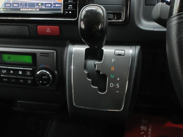 ハイエースバン スーパーＧＬ　ダークプライムＩＩ　モデリスタエアロ　４ＷＤ　トヨタセーフティセンス　純正ナビ　ＴＶ　ブルートゥース　バックカメラ　ＥＴＣ　１００Ｖ電源　リアクーラー　リアヒーター　純正１５インチアルミホイール　ＬＥＤヘッドライト（19枚目）