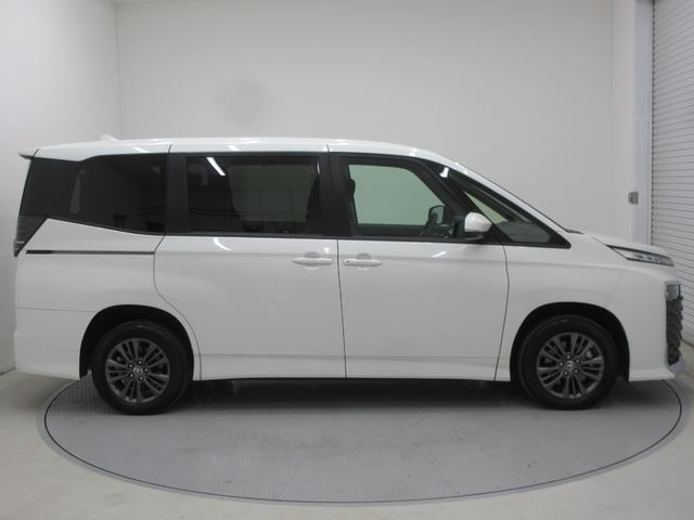 ヴォクシー ハイブリッドＳ－Ｇ　４ＷＤ　セーフティセンス　左側電動スライドドア　純正８型ナビ　ブルートゥース　ＵＳＢ端子　バックカメラ　ＥＴＣ２．０　追従型クルコン　７人乗り　ＬＥＤヘッドライト　クリアランスソナー　プッシュスタート（4枚目）