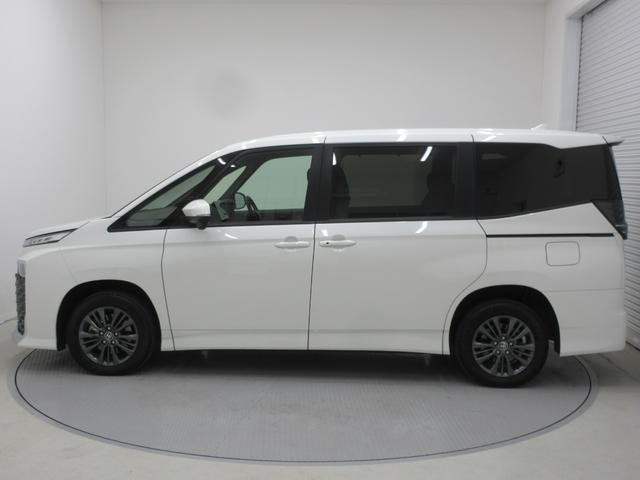 ヴォクシー ハイブリッドＳ－Ｇ　４ＷＤ　セーフティセンス　左側電動スライドドア　純正８型ナビ　ブルートゥース　ＵＳＢ端子　バックカメラ　ＥＴＣ２．０　追従型クルコン　７人乗り　ＬＥＤヘッドライト　クリアランスソナー　プッシュスタート（5枚目）