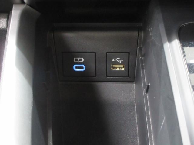 ヴォクシー ハイブリッドＳ－Ｇ　４ＷＤ　セーフティセンス　左側電動スライドドア　純正８型ナビ　ブルートゥース　ＵＳＢ端子　バックカメラ　ＥＴＣ２．０　追従型クルコン　７人乗り　ＬＥＤヘッドライト　クリアランスソナー　プッシュスタート（20枚目）