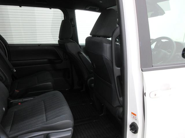 ヴォクシー ハイブリッドＳ－Ｇ　４ＷＤ　セーフティセンス　左側電動スライドドア　純正８型ナビ　ブルートゥース　ＵＳＢ端子　バックカメラ　ＥＴＣ２．０　追従型クルコン　７人乗り　ＬＥＤヘッドライト　クリアランスソナー　プッシュスタート（35枚目）