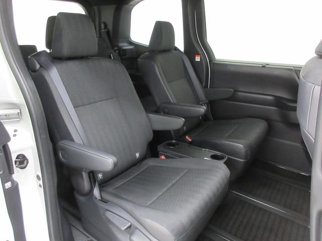 ヴォクシー ハイブリッドＳ－Ｇ　４ＷＤ　セーフティセンス　左側電動スライドドア　純正８型ナビ　ブルートゥース　ＵＳＢ端子　バックカメラ　ＥＴＣ２．０　追従型クルコン　７人乗り　ＬＥＤヘッドライト　クリアランスソナー　プッシュスタート（39枚目）