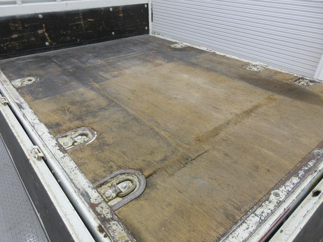 キャンター Ｗキャブ　Ｗキャブ　４ＷＤ　オートマ車　最大積載量１．４５ｔ　荷台長さ２１２５ｍｍ・幅１６１０ｍｍ・高さ３８０ｍｍ　ＥＴＣ　リアヒーター　三方開　メッキバンパー　フォグ　車幅灯　前席パワーウィンドウ（16枚目）