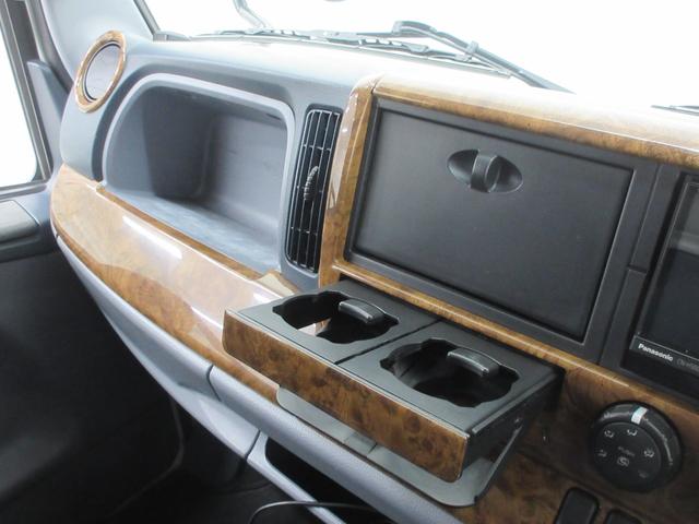 キャンター Ｗキャブ　Ｗキャブ　４ＷＤ　オートマ車　最大積載量１．４５ｔ　荷台長さ２１２５ｍｍ・幅１６１０ｍｍ・高さ３８０ｍｍ　ＥＴＣ　リアヒーター　三方開　メッキバンパー　フォグ　車幅灯　前席パワーウィンドウ（20枚目）