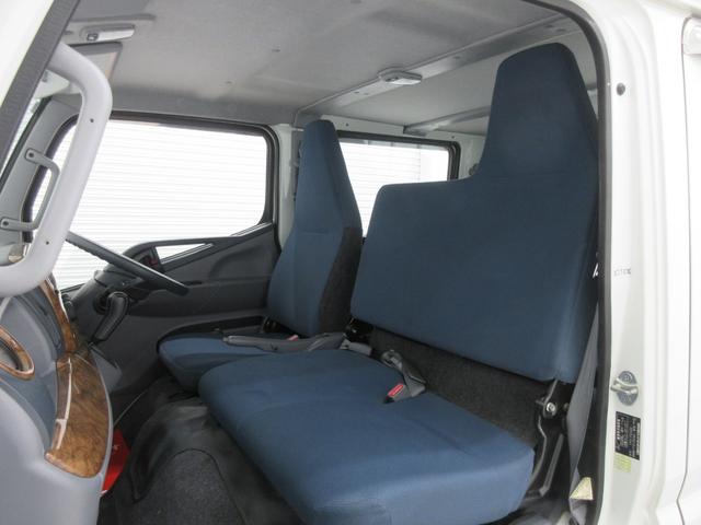 キャンター Ｗキャブ　Ｗキャブ　４ＷＤ　オートマ車　最大積載量１．４５ｔ　荷台長さ２１２５ｍｍ・幅１６１０ｍｍ・高さ３８０ｍｍ　ＥＴＣ　リアヒーター　三方開　メッキバンパー　フォグ　車幅灯　前席パワーウィンドウ（28枚目）
