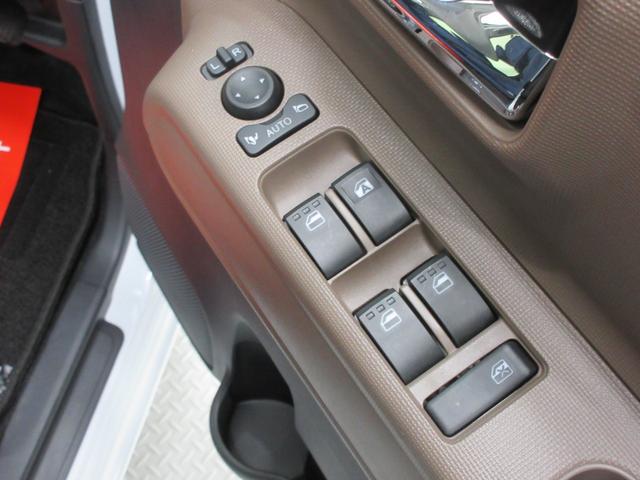 ムーヴキャンバス セオリーＧ　４ＷＤ　純正ナビ　全周囲カメラ　ＥＴＣ　純正ドラレコ　フルセグＴＶ　ブルートゥース　ＨＤＭＩ端子　両側電動スライドドア　左右シートヒーター　ホットカップホルダー　ＬＥＤヘッドライト　スマートアシスト（29枚目）