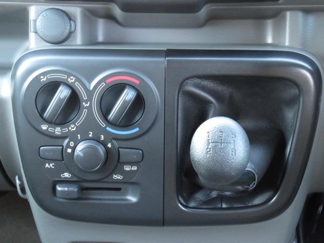 ＮＶ１００クリッパーバン ＧＸ　ハイルーフ　４ＷＤ　５速マニュアル　メモリーナビ　ＥＴＣ（32枚目）
