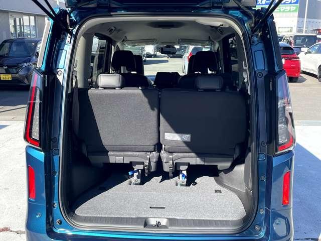 セレナ 1.4 e-4ORCE ハイウェイスターV 4WD プロパイロット・ホットプラス+クリアビュ(17枚目)