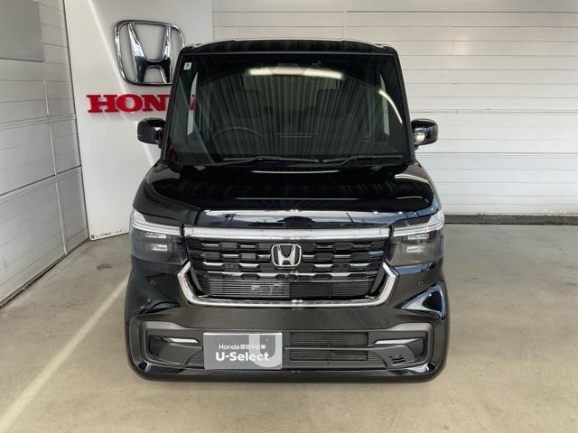 Ｎ－ＢＯＸカスタム ベースグレード　当社デモカー使用車　マルチビューカメラ　Ｗ電動ドア　ＣＭＢＳ　Ｄレコ　禁煙　ベンチシート　オートエアコン　スマートキ　ＬＥＤ　盗難防止装置　クルコン　ＥＴＣ　バックカメラ　フルセグＴＶ　エアバッグ（2枚目）