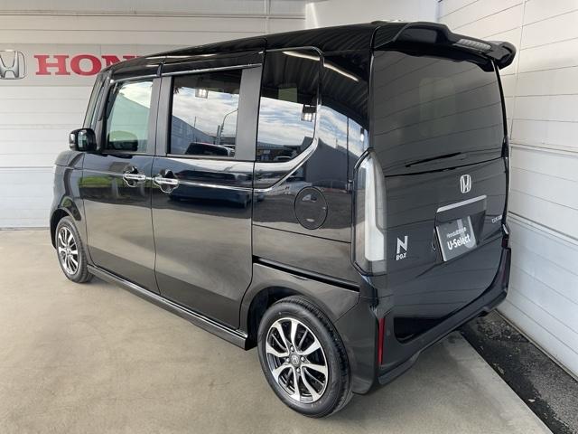 Ｎ－ＢＯＸカスタム ベースグレード　当社デモカー使用車　マルチビューカメラ　Ｗ電動ドア　ＣＭＢＳ　Ｄレコ　禁煙　ベンチシート　オートエアコン　スマートキ　ＬＥＤ　盗難防止装置　クルコン　ＥＴＣ　バックカメラ　フルセグＴＶ　エアバッグ（5枚目）