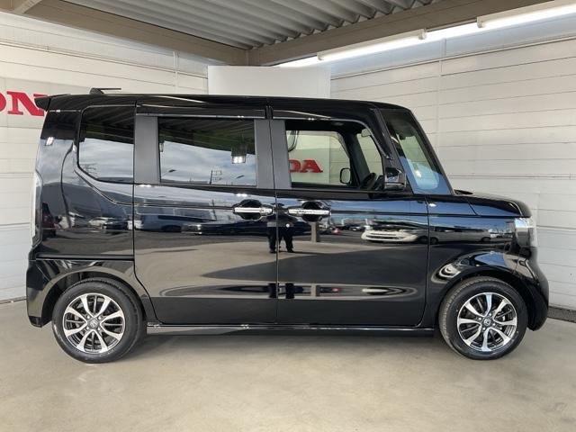 Ｎ－ＢＯＸカスタム ベースグレード　当社デモカー使用車　マルチビューカメラ　Ｗ電動ドア　ＣＭＢＳ　Ｄレコ　禁煙　ベンチシート　オートエアコン　スマートキ　ＬＥＤ　盗難防止装置　クルコン　ＥＴＣ　バックカメラ　フルセグＴＶ　エアバッグ（8枚目）