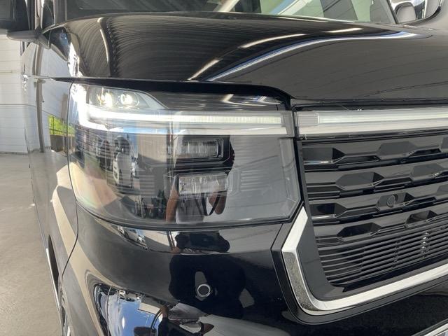 Ｎ－ＢＯＸカスタム ベースグレード　当社デモカー使用車　マルチビューカメラ　Ｗ電動ドア　ＣＭＢＳ　Ｄレコ　禁煙　ベンチシート　オートエアコン　スマートキ　ＬＥＤ　盗難防止装置　クルコン　ＥＴＣ　バックカメラ　フルセグＴＶ　エアバッグ（10枚目）