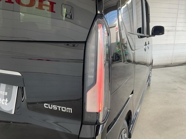 Ｎ－ＢＯＸカスタム ベースグレード　当社デモカー使用車　マルチビューカメラ　Ｗ電動ドア　ＣＭＢＳ　Ｄレコ　禁煙　ベンチシート　オートエアコン　スマートキ　ＬＥＤ　盗難防止装置　クルコン　ＥＴＣ　バックカメラ　フルセグＴＶ　エアバッグ（11枚目）