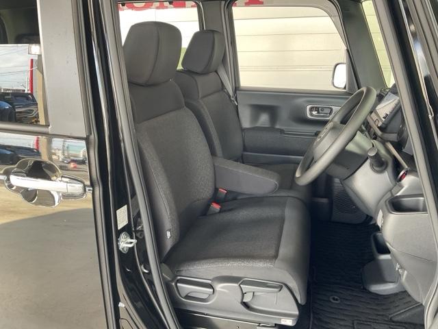 Ｎ－ＢＯＸカスタム ベースグレード　当社デモカー使用車　マルチビューカメラ　Ｗ電動ドア　ＣＭＢＳ　Ｄレコ　禁煙　ベンチシート　オートエアコン　スマートキ　ＬＥＤ　盗難防止装置　クルコン　ＥＴＣ　バックカメラ　フルセグＴＶ　エアバッグ（16枚目）