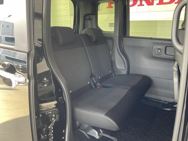 Ｎ－ＢＯＸカスタム ベースグレード　当社デモカー使用車　マルチビューカメラ　Ｗ電動ドア　ＣＭＢＳ　Ｄレコ　禁煙　ベンチシート　オートエアコン　スマートキ　ＬＥＤ　盗難防止装置　クルコン　ＥＴＣ　バックカメラ　フルセグＴＶ　エアバッグ（17枚目）