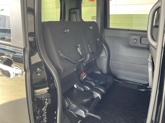 Ｎ－ＢＯＸカスタム ベースグレード　当社デモカー使用車　マルチビューカメラ　Ｗ電動ドア　ＣＭＢＳ　Ｄレコ　禁煙　ベンチシート　オートエアコン　スマートキ　ＬＥＤ　盗難防止装置　クルコン　ＥＴＣ　バックカメラ　フルセグＴＶ　エアバッグ（18枚目）